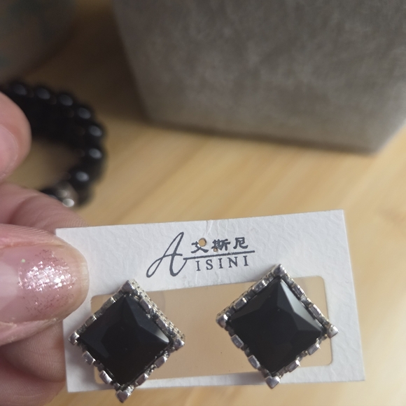 Elegant Black and Silver Glass Jewelry Set - Picture 7 of 7